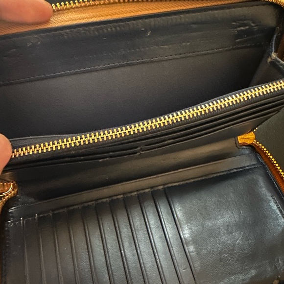 Tory Burch Robinson Zip Continental Wallet - Picture 8 of 9